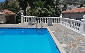 Charming House With Pool & Barbecue